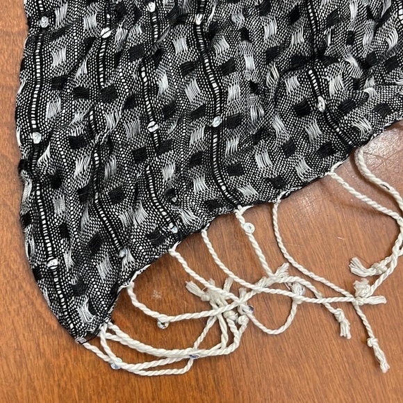 Black and white sequin fringe rectangle scarf - Picture 2 of 5
